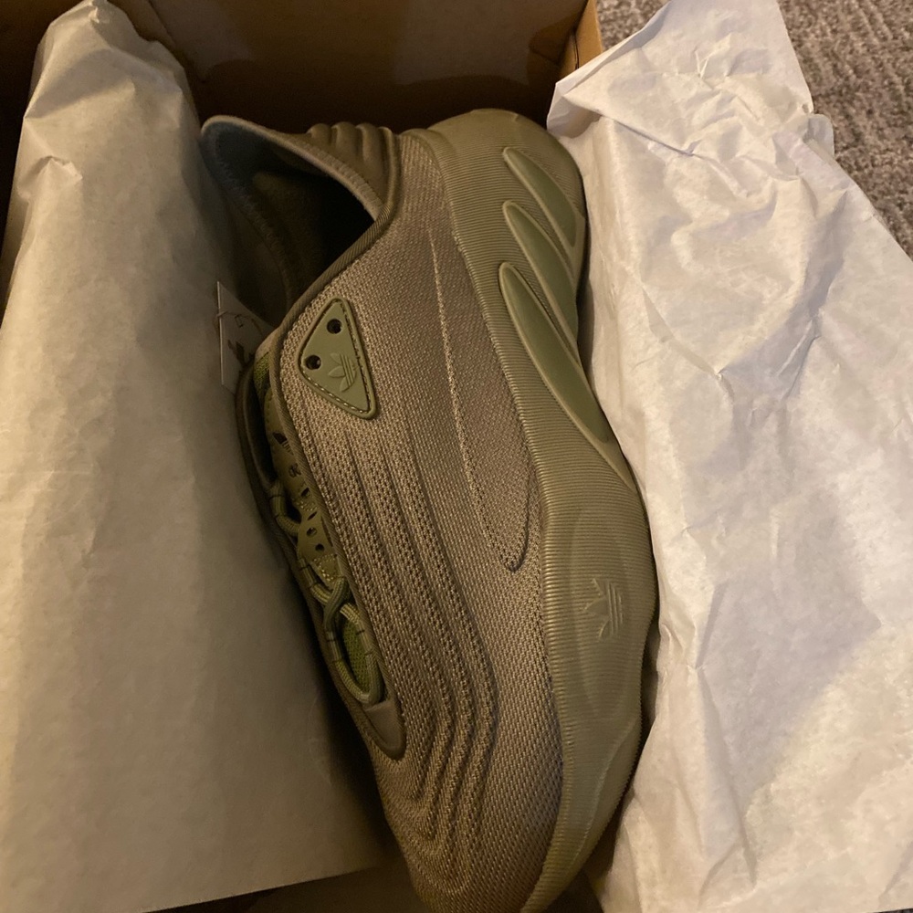 Adidas Men's Olive Sneakers